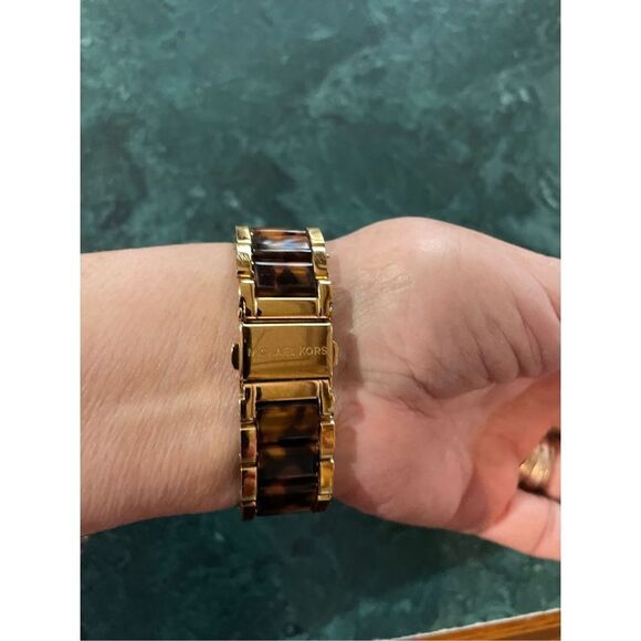 Michael Kors Madison Chronograph Women's Watch, MK5688 Tortoise Band Like New - Picture 3 of 5